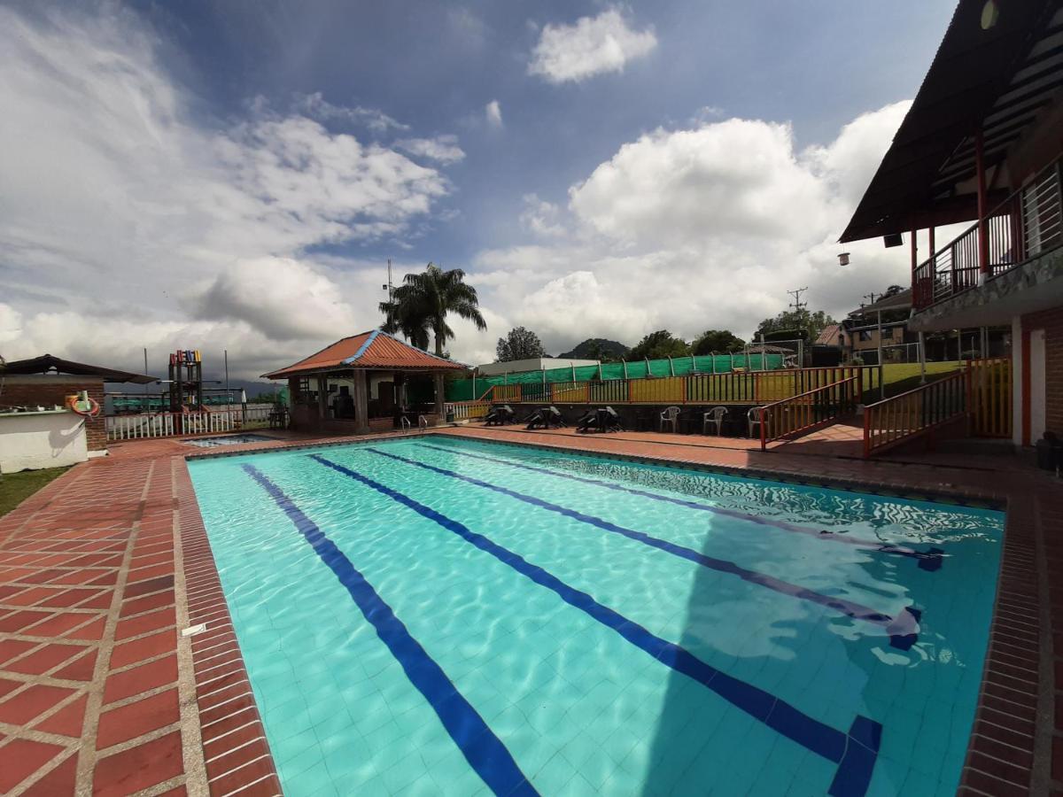Finca Hotel La Fragata Санта-Роса-де-Кабаль Екстер'єр фото