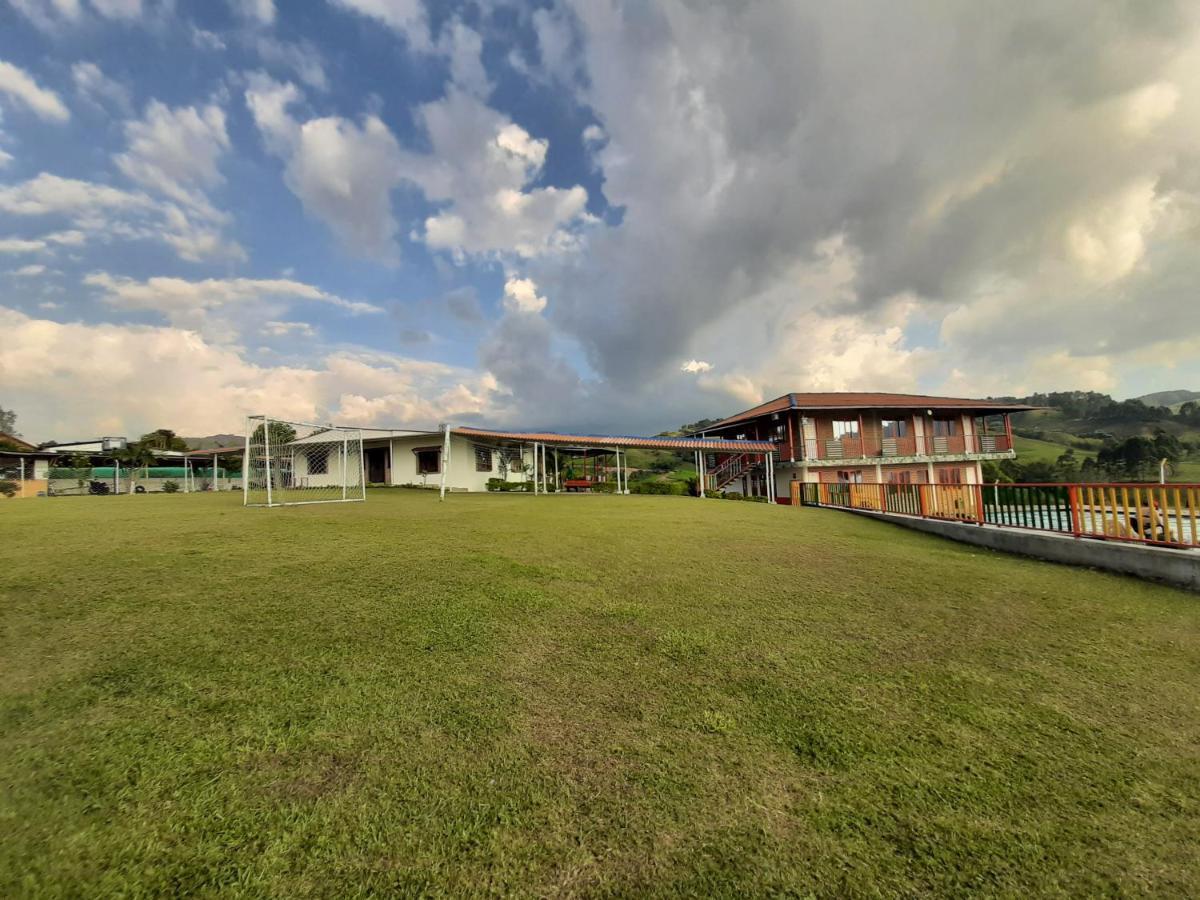 Finca Hotel La Fragata Санта-Роса-де-Кабаль Екстер'єр фото